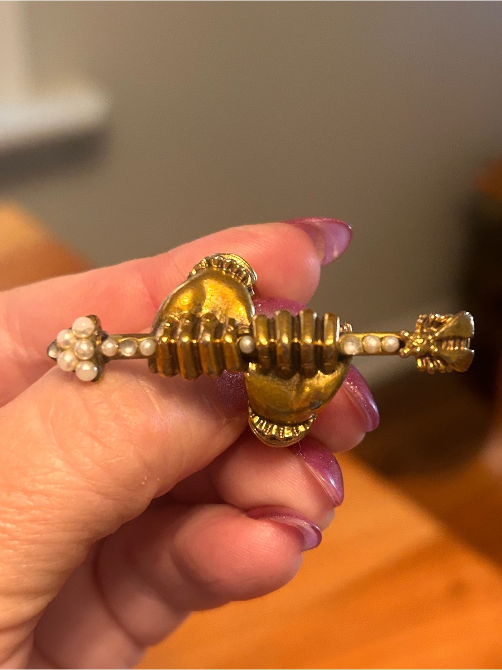 Gucci Gold-Tone Pearl Arrow Ring - Picture 4 of 5